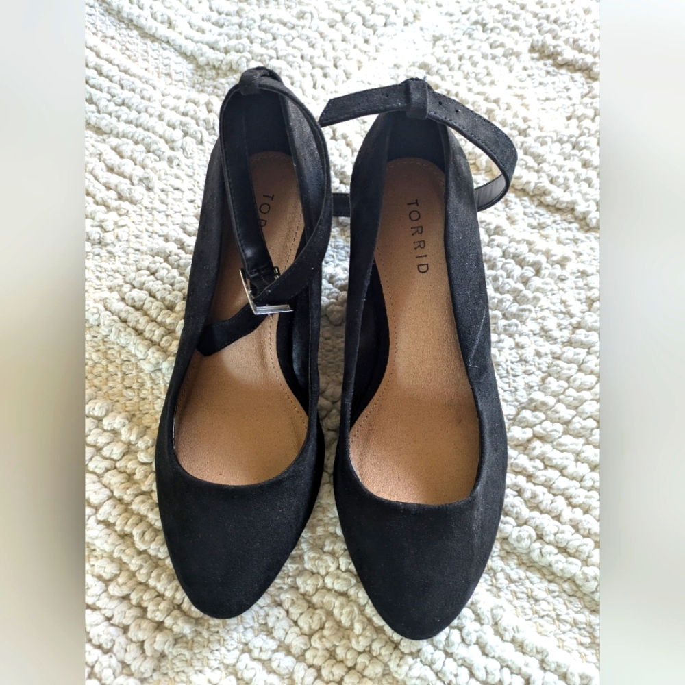 Torrid wedge black heels size 7